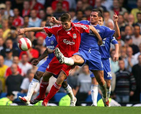 屹立在足球 屹立在足球