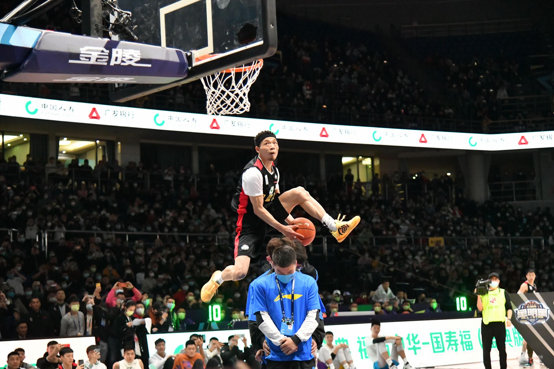 股无法被轻 股无法被轻