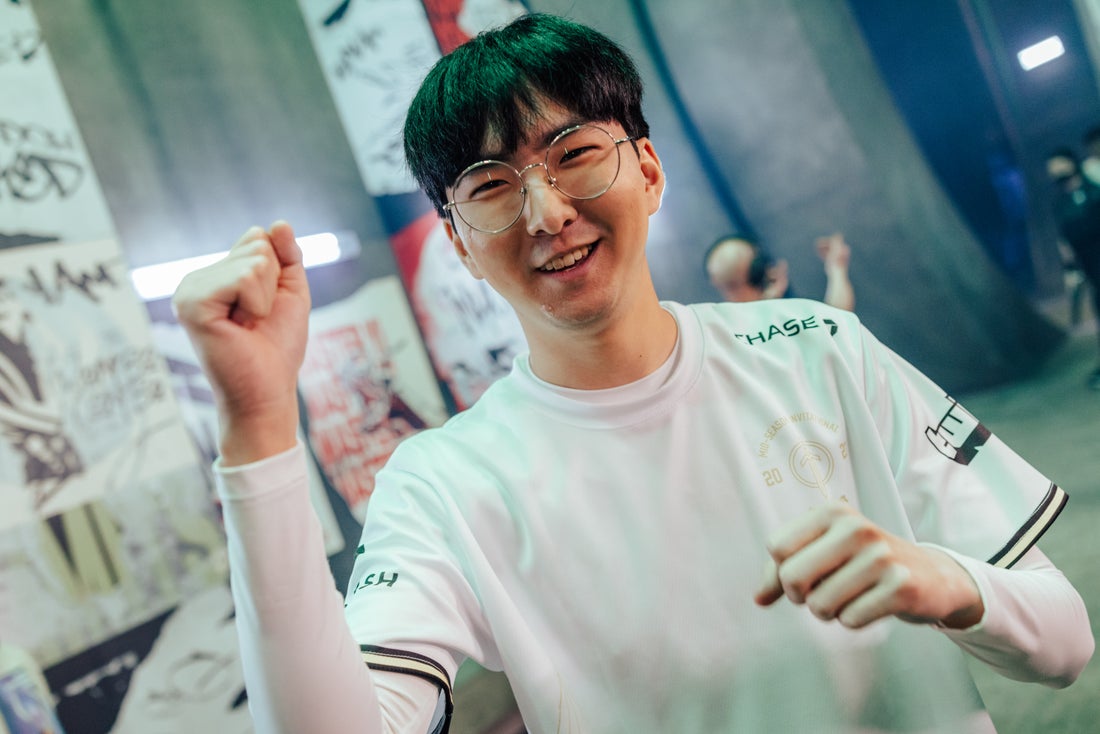 休赛期间持 休赛期间持